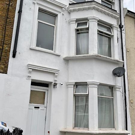 런던 Elmdene Road 아파트 외부 사진