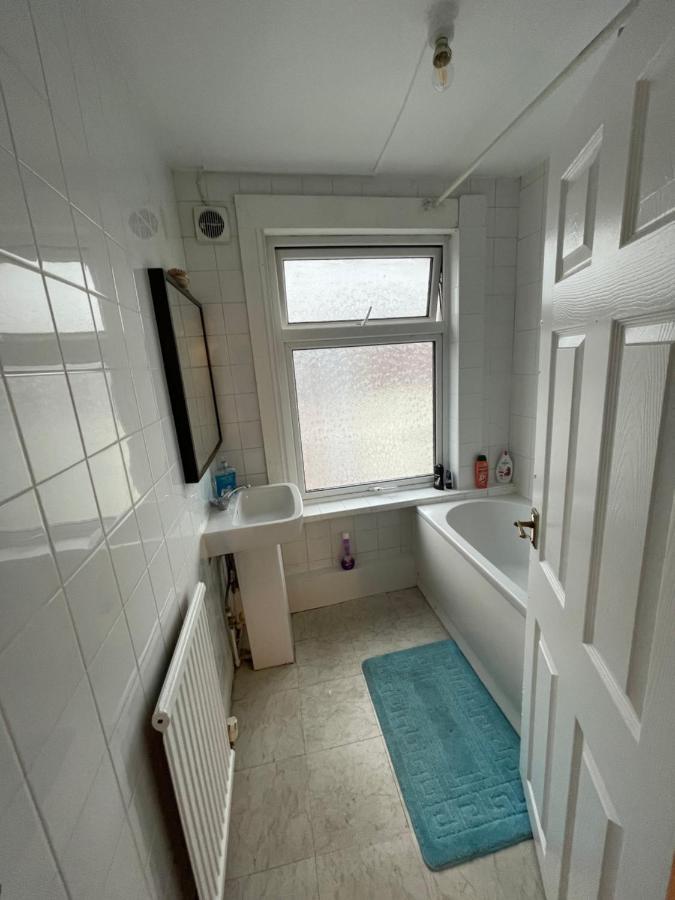 런던 Elmdene Road 아파트 외부 사진
