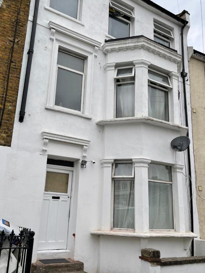 런던 Elmdene Road 아파트 외부 사진